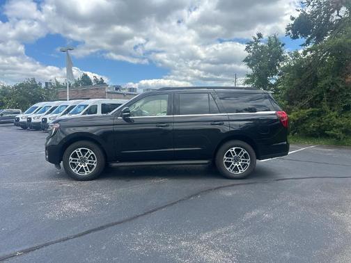AGATE BLACK METALLIC 2025 Ford Expedition ACTIVE