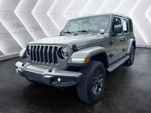 Sting Gray Clearcoat 2020 Jeep Wrangler Unlimited SAHARA