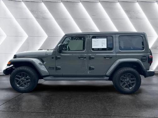 Sting Gray Clearcoat 2020 Jeep Wrangler Unlimited SAHARA
