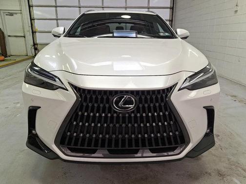 2022 Lexus NX 450h+ Luxury