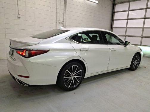 White Pearl 2024 Lexus ES 350 Base