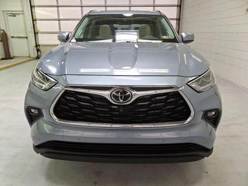 2022 Toyota Highlander Limited
