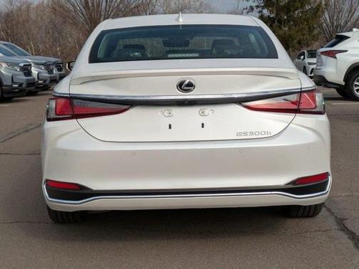 2025 Lexus ES 300h Luxury