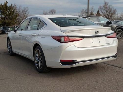 2025 Lexus ES 300h Luxury