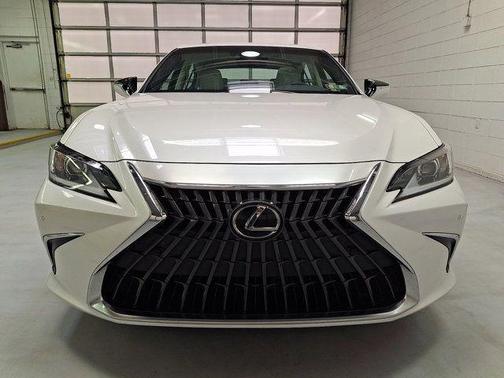 White Pearl 2023 Lexus ES 300h Base