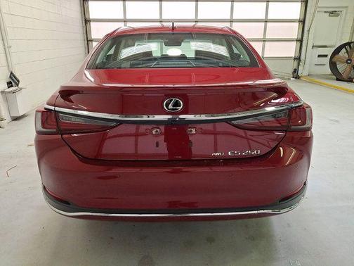 2022 Lexus ES 250 Base