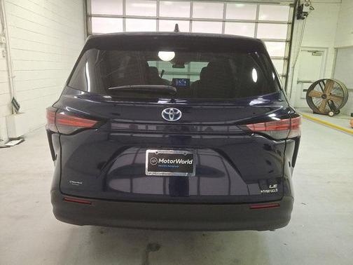 2021 Toyota Sienna LE