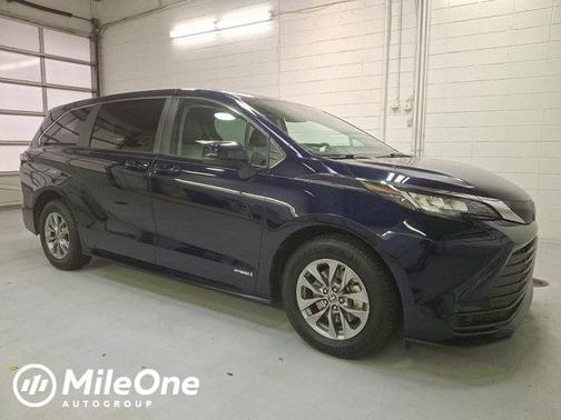 2021 Toyota Sienna LE