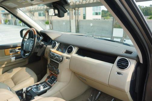 2015 Land Rover LR4 Base