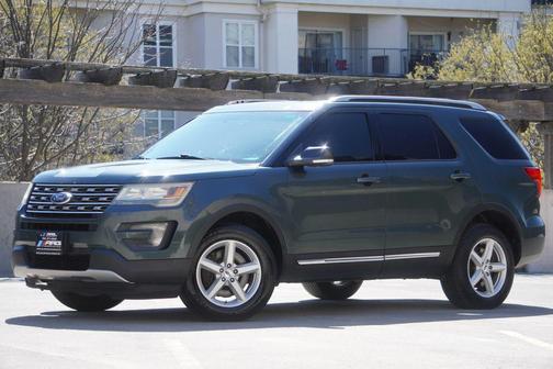 Black 2016 Ford Explorer XLT
