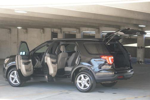 Black 2018 Ford Explorer Sport