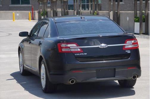 2017 Ford Taurus SEL