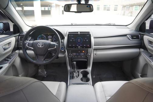 2017 Toyota Camry Hybrid XLE