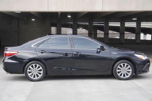 2017 Toyota Camry Hybrid XLE