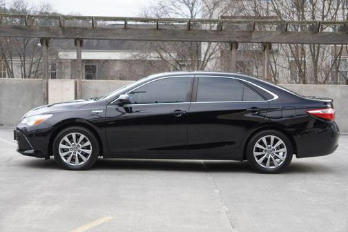 2017 Toyota Camry Hybrid XLE