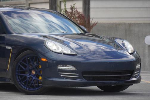2011 Porsche Panamera 4