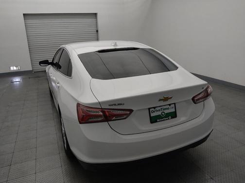 White 2019 Chevrolet Malibu LT