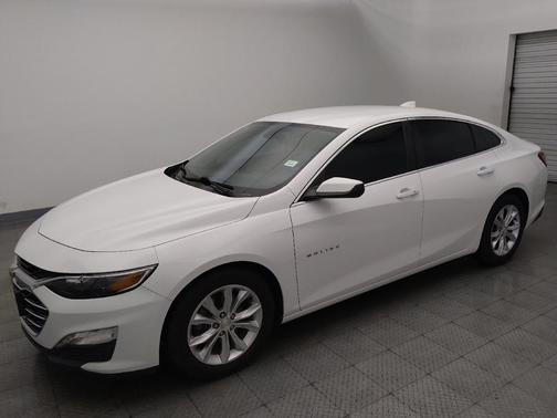 White 2019 Chevrolet Malibu LT