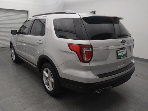 Ingot Silver Metallic 2018 Ford Explorer XLT