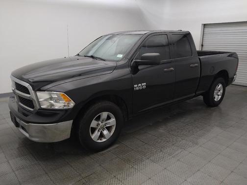 Brilliant Black Crystal Pearlcoat 2018 RAM 1500 Tradesman