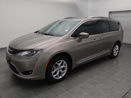 Molten Silver 2017 Chrysler Pacifica Touring-L