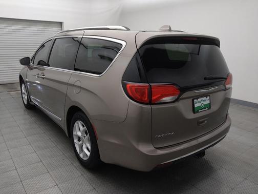Molten Silver 2017 Chrysler Pacifica Touring-L
