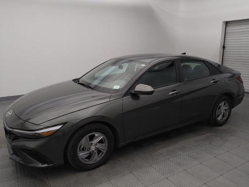 2024 Hyundai ELANTRA SE