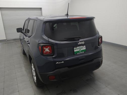 Slate Blue Pearlcoat 2023 Jeep Renegade Latitude