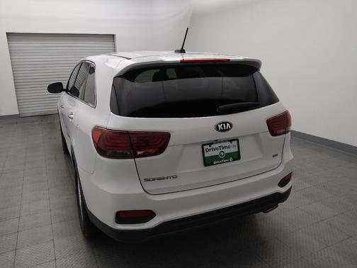 Snow White Pearl 2019 Kia Sorento LX