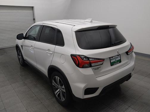 Diamond White Pearl 2021 Mitsubishi Outlander Sport SE