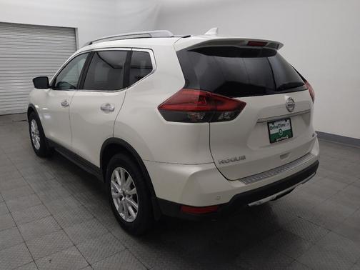 White 2019 Nissan Rogue SV