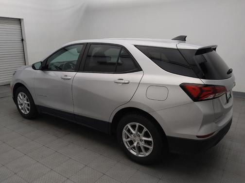 Silver Ice Metallic 2022 Chevrolet Equinox LS