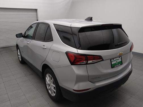 Silver Ice Metallic 2022 Chevrolet Equinox LS