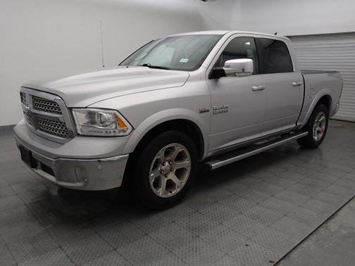 Bright Silver Metallic Clearcoat 2017 RAM 1500 Laramie