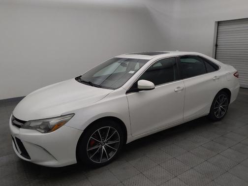 White 2017 Toyota Camry XSE