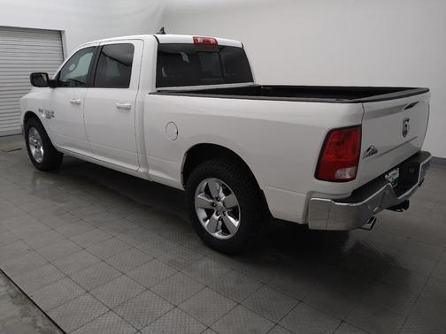 Bright White Clearcoat 2019 RAM 1500 Big Horn