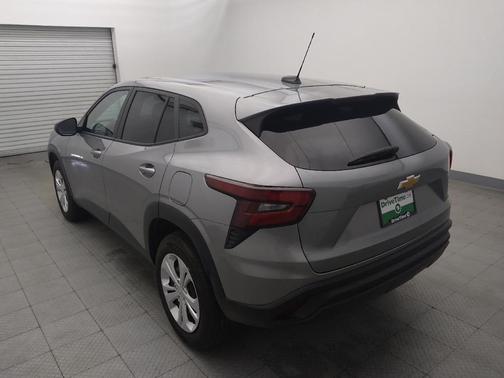 Sterling Gray Metallic 2025 Chevrolet Trax LS