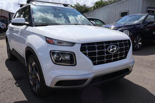 White 2022 Hyundai VENUE SEL