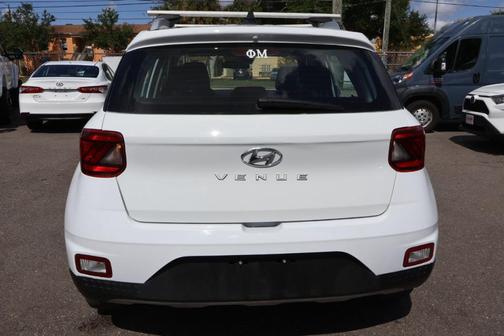 White 2022 Hyundai VENUE SEL