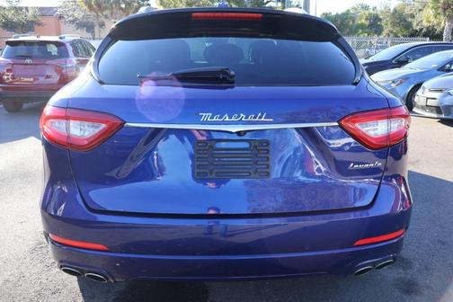 Blu 2017 Maserati Levante Base