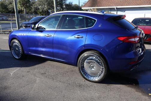 Blu 2017 Maserati Levante Base