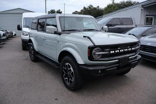Gray 2023 Ford Bronco Outer Banks