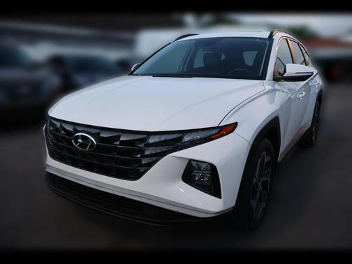White 2023 Hyundai TUCSON SEL