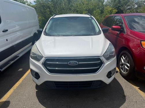 White Platinum Metallic Tri-Coat 2017 Ford Escape SE