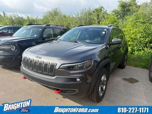 Granite Crystal Metallic Clearcoat 2019 Jeep Cherokee Trailhawk