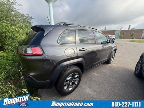 Granite Crystal Metallic Clearcoat 2019 Jeep Cherokee Trailhawk