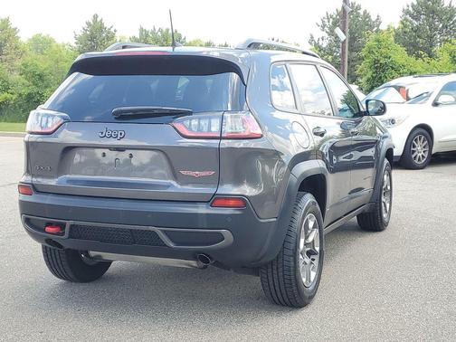 Granite Crystal Metallic Clearcoat 2019 Jeep Cherokee Trailhawk