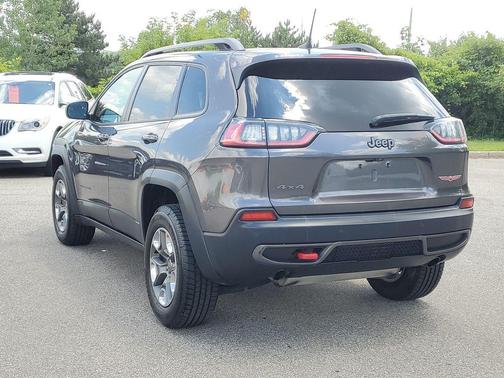 Granite Crystal Metallic Clearcoat 2019 Jeep Cherokee Trailhawk