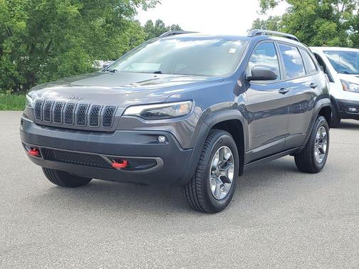 Granite Crystal Metallic Clearcoat 2019 Jeep Cherokee Trailhawk