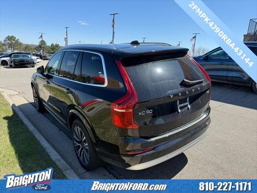 2022 Volvo XC90 T5 Momentum